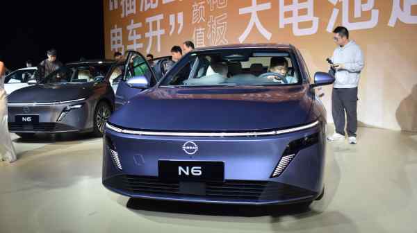 Nissan unveiled its N6 plug-in hybrid sedan in Guangzhou on Thursday. (Photo by Shizuka Tanabe)