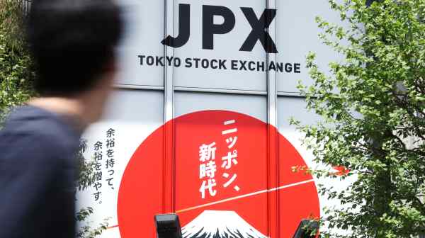 Companies on the Tokyo Stock Exchange's Prime market logged a fifth straight year of growth in April-September net profits. (Photo by Yuki Kohara)